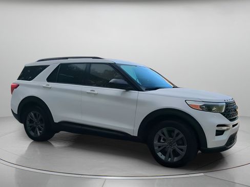 Certified 2022 Ford Explorer XLT w/ Equipment Group 202A RWD image 35