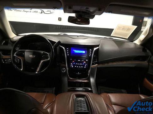 Used 2017 Cadillac Escalade Luxury image 26