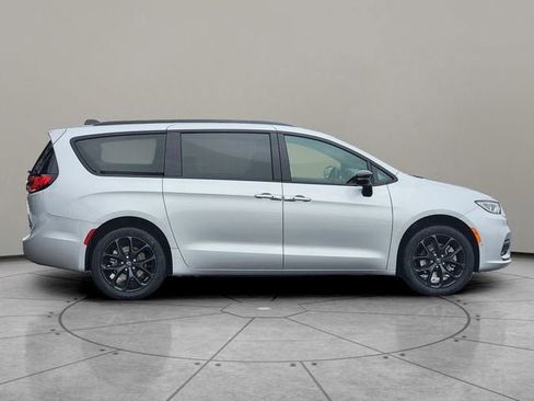 New 2026 Chrysler Pacifica Select w/ S Appearance Package AWD/4WD image 13