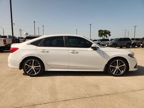 Used 2023 Honda Civic Touring image 7