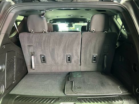 Used 2023 GMC Yukon SLE w/ Gmc Pro Safety Plus Package AWD/4WD image 17