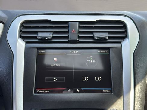 Used 2016 Ford Fusion SE image 19