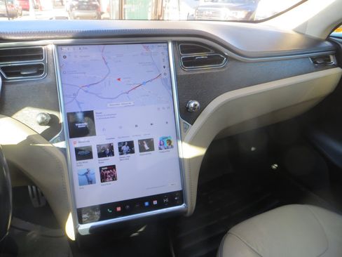 Used 2013 Tesla Model S Performance image 11