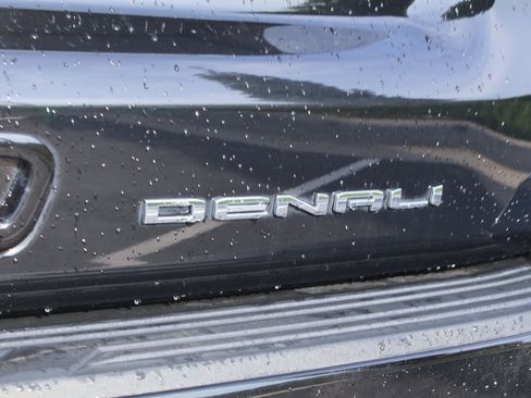 Used 2024 GMC Yukon Denali w/ Denali Reserve Package image 9