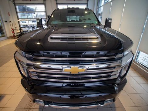 Used 2020 Chevrolet Silverado 2500 High Country w/ Technology Package image 3