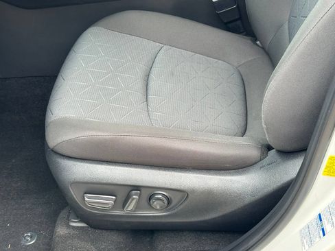 Used 2022 Toyota RAV4 XLE AWD/4WD image 12