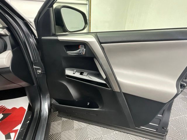 Used 2016 Toyota RAV4 Limited AWD/4WD image 18
