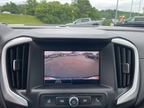 Used 2022 GMC Terrain SLE w/ Driver Convenience Package image 19