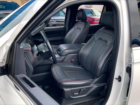 Used 2023 Ford Expedition Limited image 8