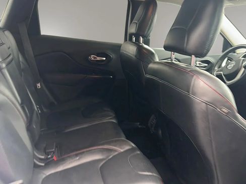 Used 2015 Jeep Cherokee Trailhawk w/ Comfort/Convenience Group image 40