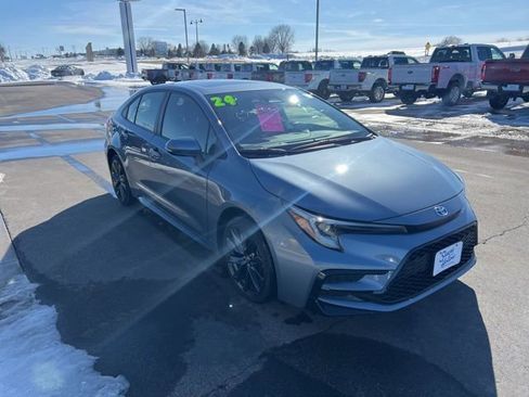 Used 2024 Toyota Corolla SE w/ SE Package image 3