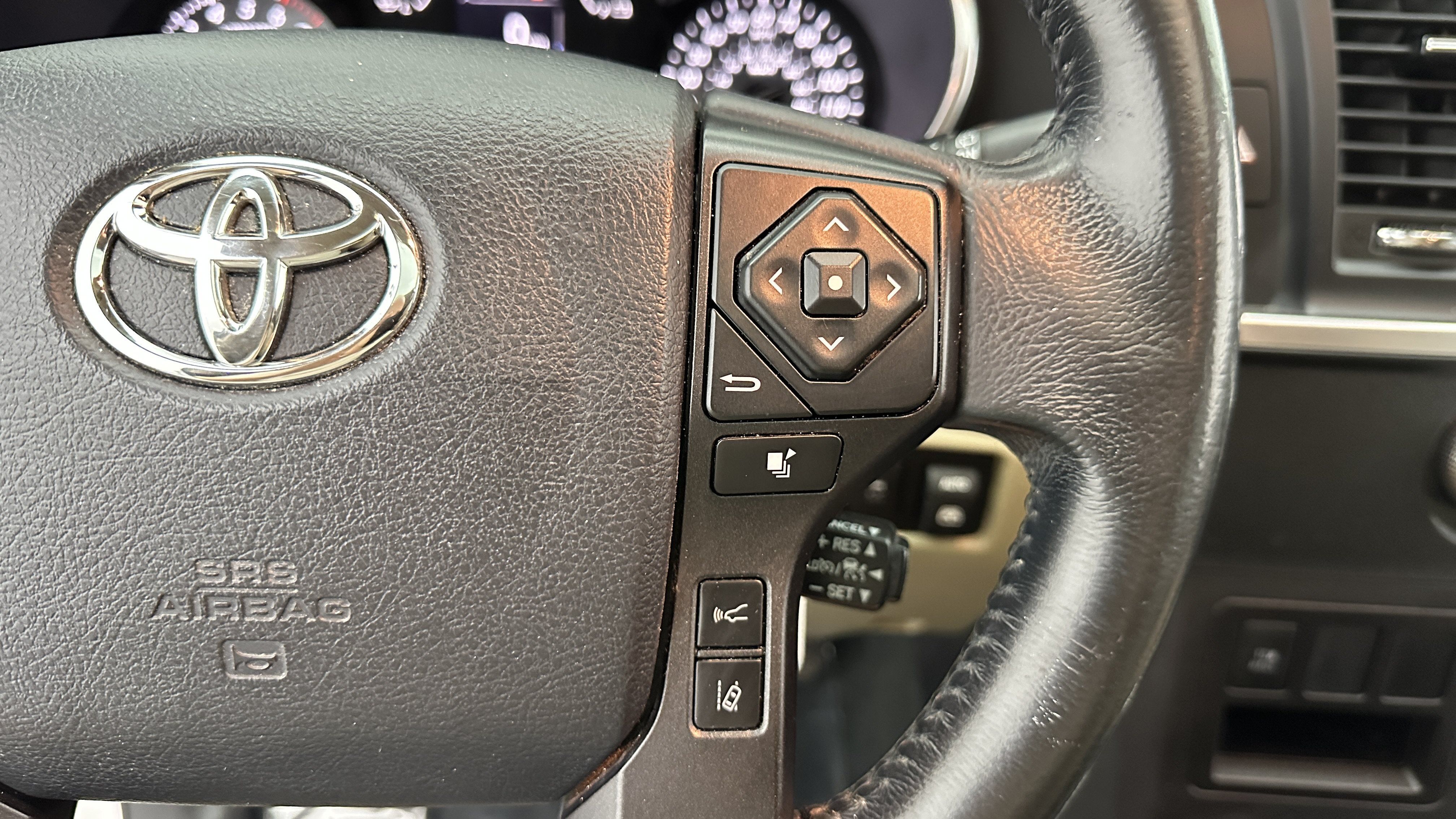 Used 2018 Toyota Sequoia Limited w/ Safety & Convenience Package RWD image 29