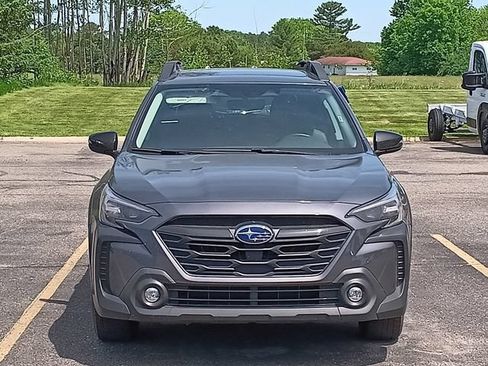 Used 2025 Subaru Outback Onyx Edition AWD/4WD image 2