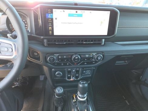 Used 2024 Jeep Wrangler Unlimited Sahara AWD/4WD image 13
