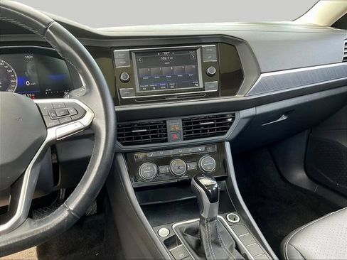 Used 2024 Volkswagen Jetta SE FWD image 11