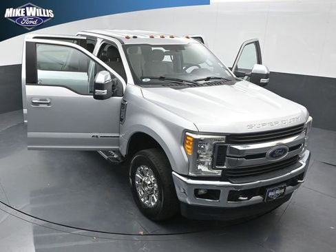 Used 2017 Ford F250 XLT w/ XLT Premium Package image 25