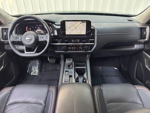 Used 2022 Nissan Pathfinder Platinum w/ Cargo Package FWD image 11