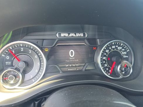 Used 2022 RAM 1500 Big Horn AWD/4WD image 2