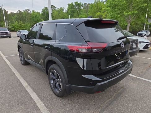 Used 2026 Nissan Rogue SV FWD image 5