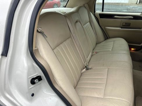 Used 2007 Lincoln Town Car Signature RWD image 36