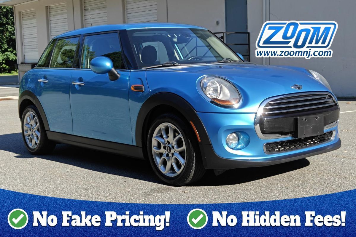 Used 2018 MINI Cooper 4-Door Hardtop FWD image 1