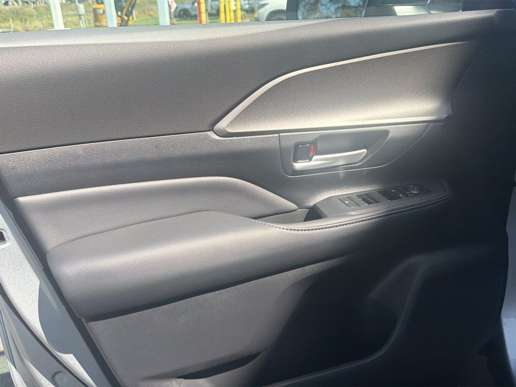 New 2026 Toyota Grand Highlander XLE FWD image 15