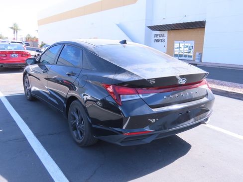 Used 2022 Hyundai Elantra SEL w/ Convenience Package FWD image 4