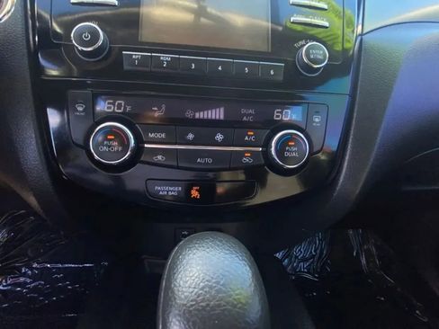 Used 2016 Nissan Rogue SV FWD image 10