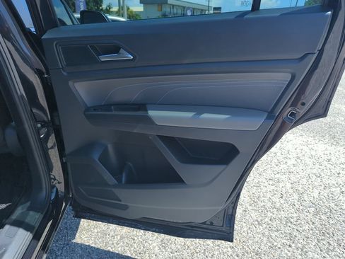 Used 2023 Volkswagen Atlas Cross Sport SE w/ Panoramic Sunroof Package FWD image 33