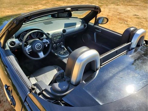 Used 2010 MAZDA MX-5 Miata Grand Touring w/ Premium Pkg RWD image 8