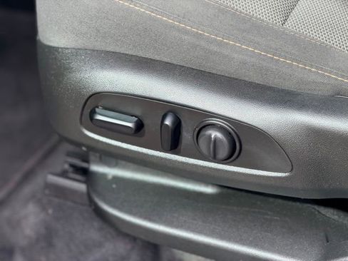 Used 2019 Chevrolet Traverse LT FWD image 6