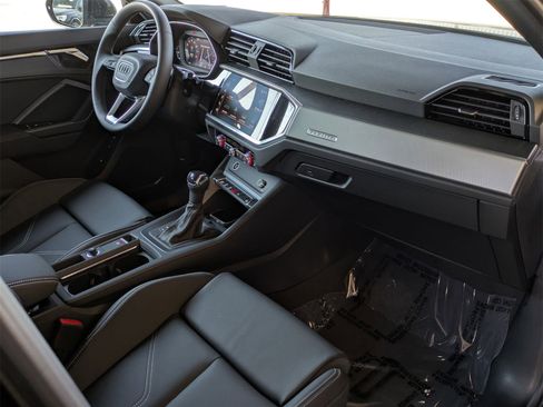 New 2025 Audi Q3 2.0T Premium image 9
