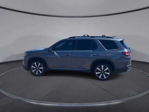 Used 2025 Honda Pilot Touring image 6
