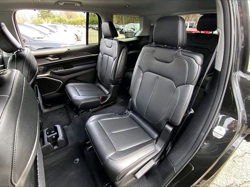 Used 2023 Jeep Grand Cherokee L Limited w/ Luxury Tech Group II image 19