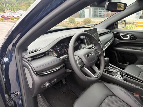 New 2026 Jeep Compass Latitude AWD/4WD image 17