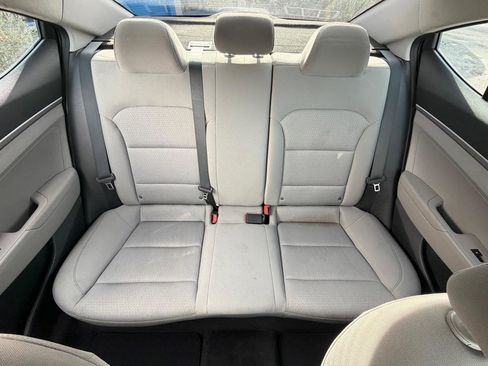 Used 2018 Hyundai Elantra SE image 18