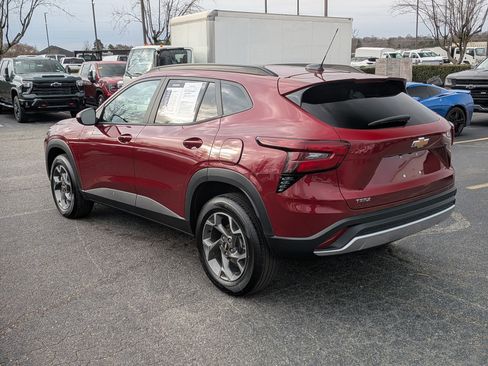 Certified 2025 Chevrolet Trax LT w/ LT Convenience Package image 7