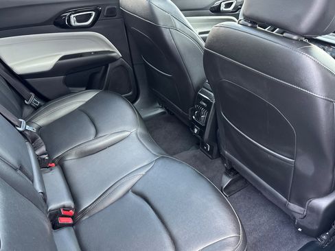 Used 2024 Jeep Compass Limited w/ Sun and Sound Group AWD/4WD image 33
