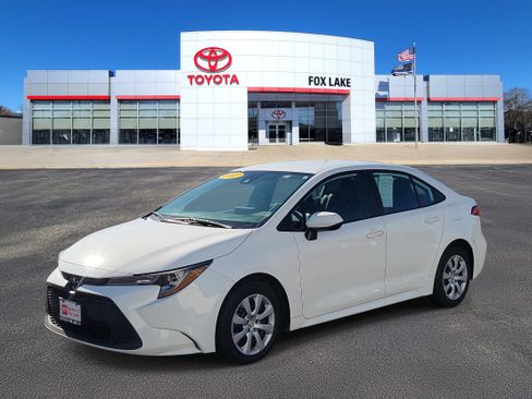 Used 2022 Toyota Corolla LE image 2