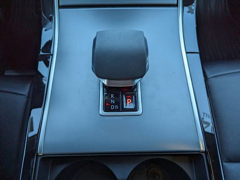 Used 2024 Land Rover Range Rover Evoque Dynamic SE image 24