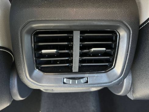 Used 2026 Volkswagen Taos SE AWD/4WD image 19