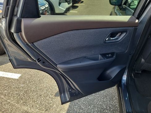 Used 2023 Nissan Rogue SV FWD image 14