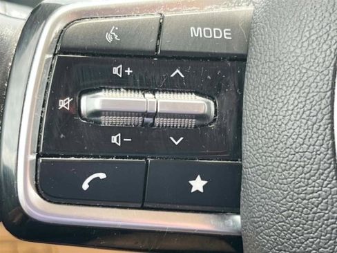 Used 2023 Kia Carnival LX FWD image 23
