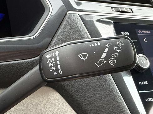 Used 2024 Volkswagen Tiguan SE AWD/4WD image 25