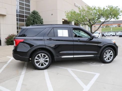 Used 2023 Ford Explorer XLT w/ Equipment Group 202A AWD/4WD image 7