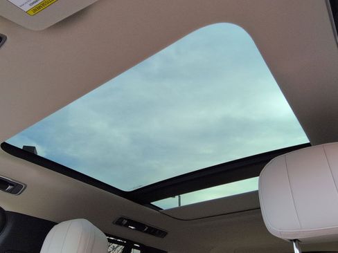 New 2026 Land Rover Range Rover SE image 19