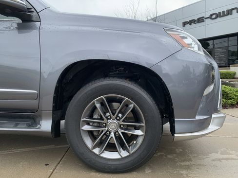 Used 2019 Lexus GX 460 Luxury AWD/4WD image 13