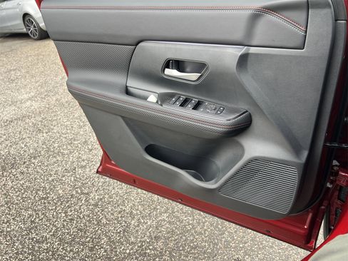 New 2025 Nissan Kicks SR image 16