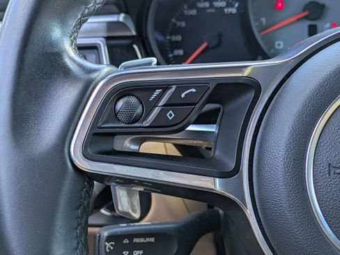 Used 2018 Porsche Macan S image 25