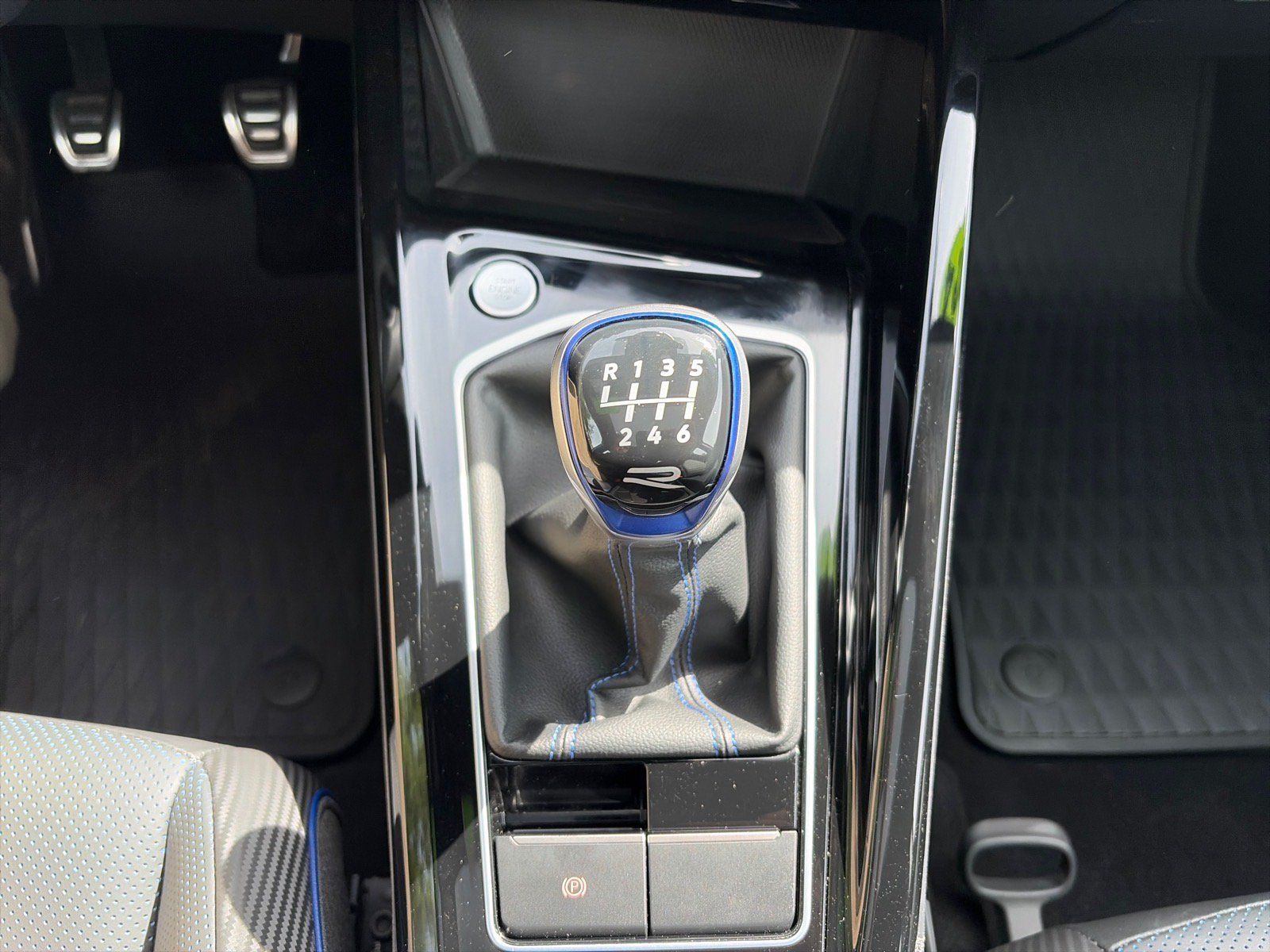Used 2024 Volkswagen Golf R AWD/4WD image 20